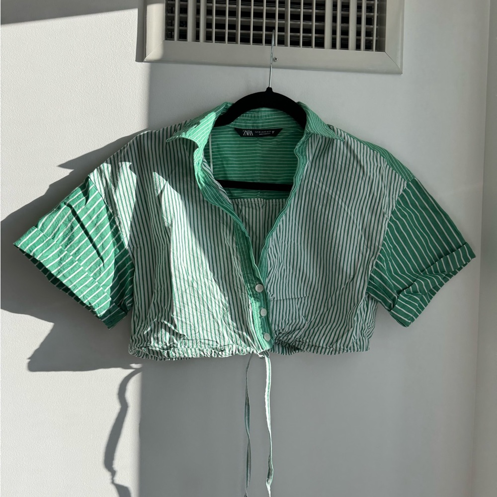 Zara cropped collard green stripped top